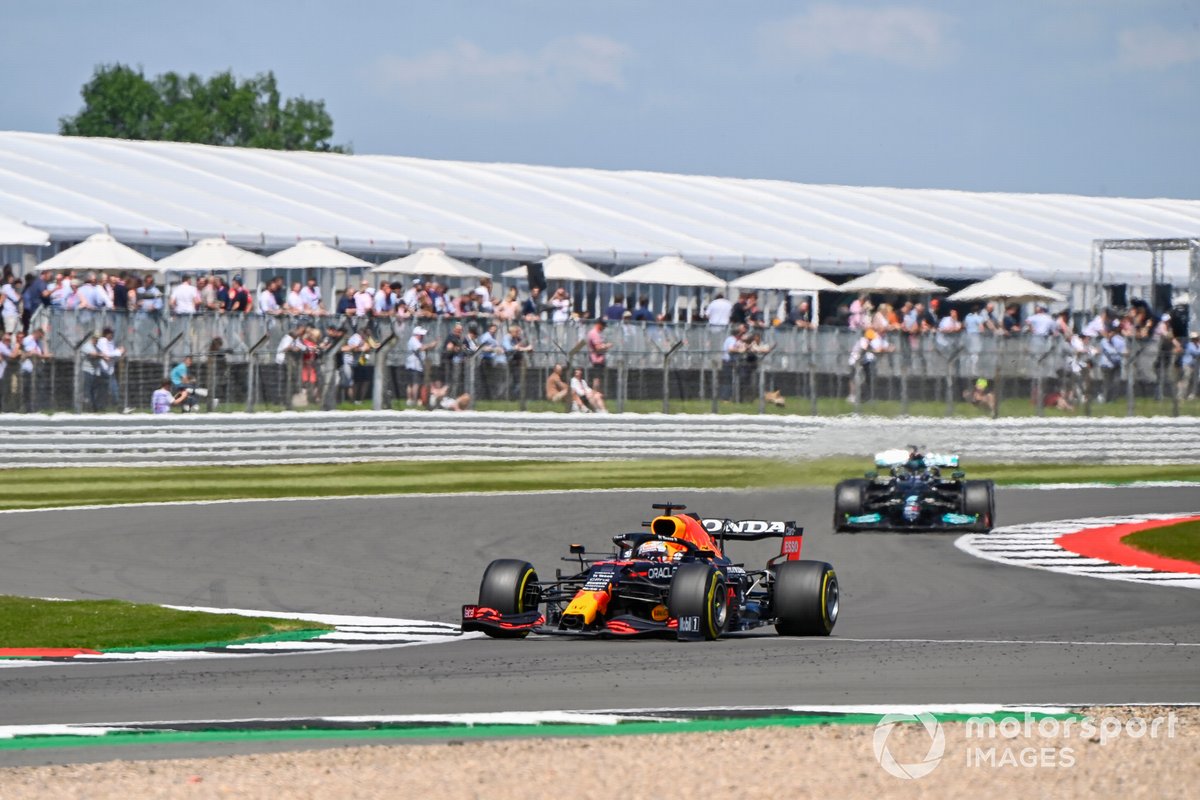 Max Verstappen, Red Bull Racing RB16B, Lewis Hamilton, Mercedes W12