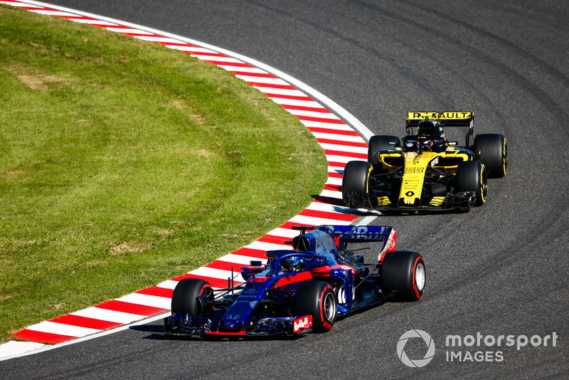 Brendon Hartley, Toro Rosso STR13, Carlos Sainz Jr., Renault Sport F1 Team R.S. 18