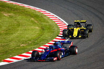 Brendon Hartley, Toro Rosso STR13, Carlos Sainz Jr., Renault Sport F1 Team R.S. 18