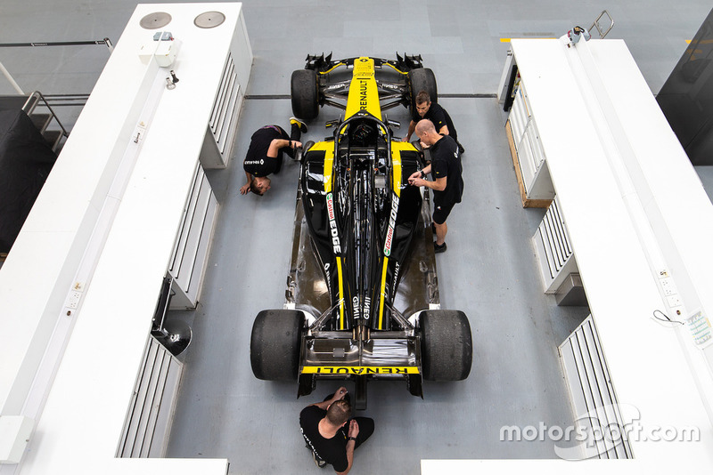 Preparación del Renault R.S. 18