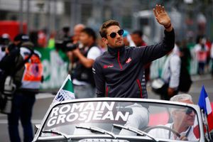 Romain Grosjean, Haas F1 Team, lors de la parade des pilotes