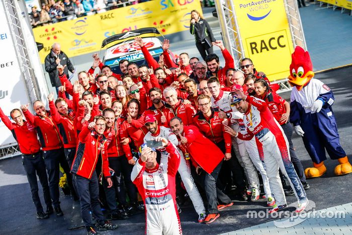 Sébastien Loeb, Daniel Elena, Citroën World Rally Team Citroën C3 WRC con el equipo