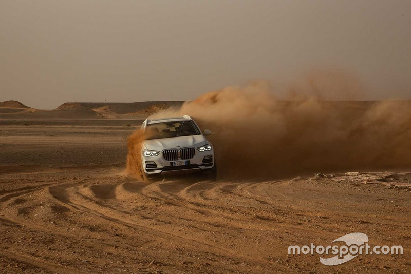 BMW X5, трасса «Монца» в Сахаре