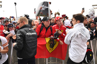 Valtteri Bottas, Mercedes AMG F1 and Charles Leclerc, Sauber sign autographs for the fans