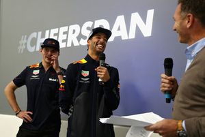 Max Verstappen, Red Bull Racing, Daniel Ricciardo, Red Bull Racing and Red Bull Racing Team Principal Christian Horner talk to the Red Bull Racing team