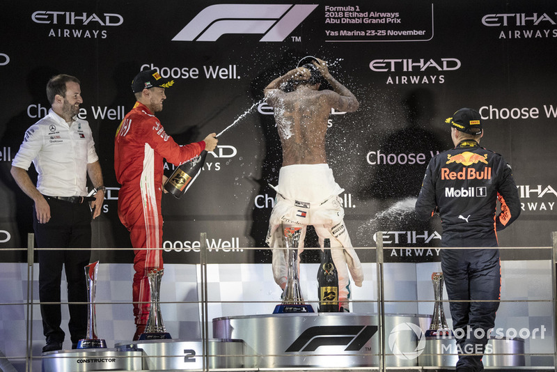 Podio: segundo lugar Sebastian Vettel, Ferrari, ganador de la carrera Lewis Hamilton, Mercedes AMG F1 y tercer lugar Max Verstappen, Red Bull Racing celebran