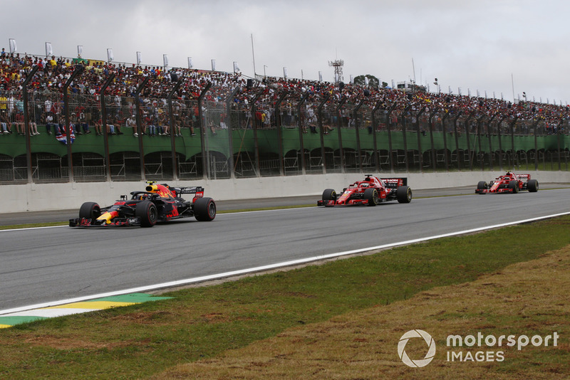Max Verstappen, Red Bull Racing RB14 , Kimi Raikkonen, Ferrari SF71H, Sebastian Vettel, Ferrari SF71H