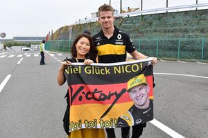 Nico Hulkenberg, Renault Sport F1 Team con una tifosa