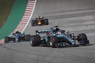 Lewis Hamilton, Mercedes AMG F1 W09 EQ Power+, leads Valtteri Bottas, Mercedes AMG F1 W09 EQ Power+, and Daniel Ricciardo, Red Bull Racing RB14