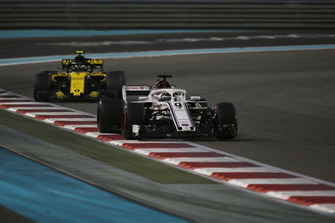 Marcus Ericsson, Sauber C37 and Carlos Sainz Jr., Renault Sport F1 Team R.S. 18
