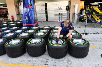 Scuderia Toro Rosso STR13 mechanic and Pirelli tyres