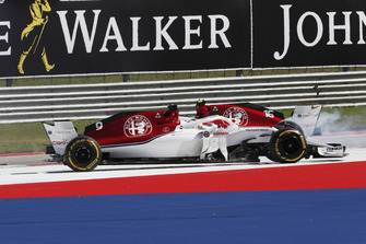 Marcus Ericsson, Sauber C37 and Charles Leclerc, Sauber C37 crash on lap 1