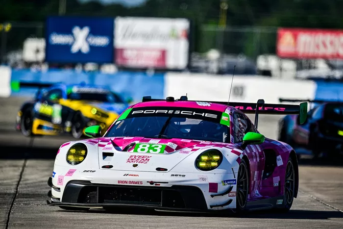 #83 Iron Dames Porsche 911 GT3 R (992): Sarah Bovy, Rahel Frey, Michelle Gatting