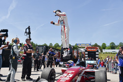 Le vainqueur Santiago Urrutia, Schmidt Peterson Motorsports