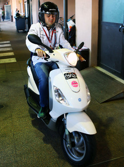 Felipe Massa, Williams sul suo scooter