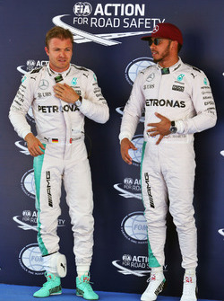 (L to R): Nico Rosberg, Mercedes AMG F1 with team mate and pole sitter Lewis Hamilton, Mercedes AMG F1 in parc ferme