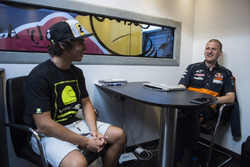 Niccolo Antonelli dan Aki Ajo, Team Manager