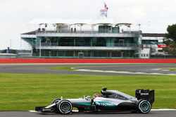 Esteban Ocon, Mercedes AMG F1 W07 Hybrid Test Driver