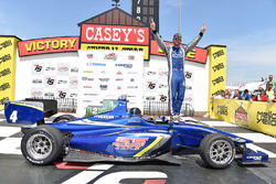 Race winner Felix Serralles, Carlin