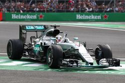 1° posto per Lewis Hamilton, Mercedes AMG F1 W07