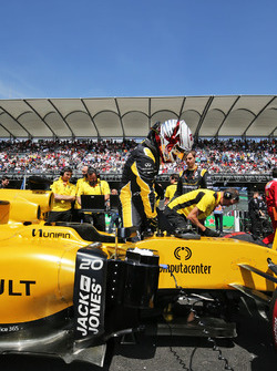 Kevin Magnussen, Renault Sport F1 Team R.S.16 sur la grille