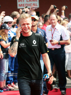 Kevin Magnussen, Renault Sport F1 Team on the drivers parade