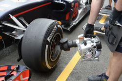Pirelli tyres, Daniel Ricciardo, Red Bull Racing RB12