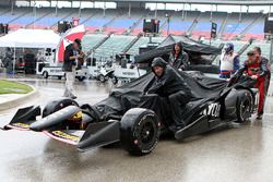 KV Racing Technology crew members in the rain