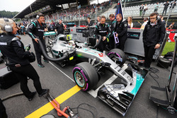 Lewis Hamilton, Mercedes AMG F1 W07 Hybrid on the grid