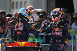 Даниэль Риккардо, Red Bull Racing, победитель; Макс Ферстаппен, Red Bull Racing, второе место