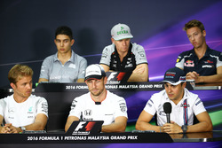 FIA Pressekonferenz: Esteban Ocon, Manor Racing; Nico Hulkenberg, Sahara Force India F1; Daniil Kvya