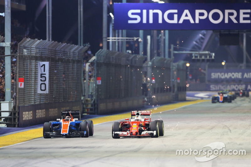 Sebastian Vettel, Ferrari SF16-H y Pascal Wehrlein, Manor Racing MRT05 Batalla por la posición