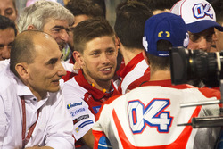 Casey Stoner gratuliert Andrea Dovizioso, Ducati Team zum 2. Platz