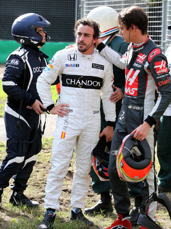 Esteban Gutierrez, Haas F1 Team and Fernando Alonso, McLaren