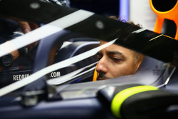 Daniel Ricciardo, Red Bull Racing RB12 con el aeroscreen