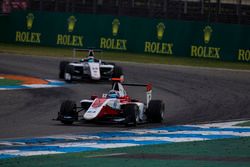 Alexander Albon, ART Grand Prix precede Matthew Parry, Koiranen GP