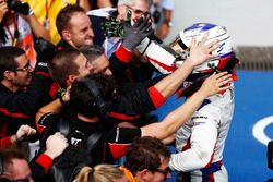 Сергей Сироткин, ART Grand Prix празднует с командой