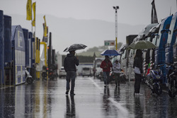 Regen in de paddock van Mugello