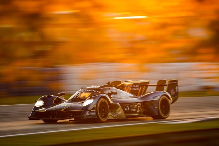 #23 ASTON MARTIN THOR Team Aston Martin Valkyrie: Ross Gunn, Roman De Angelis, Alex Riberas