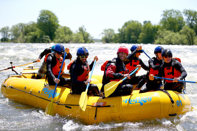 Pilotos de Red Bull hacen rafting en el río: Daniel Ricciardo, Max Verstappen, Daniil Kvyat y Carlos Sainz, Jr.