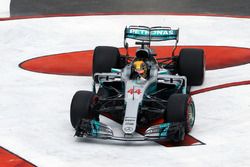 Lewis Hamilton, Mercedes-Benz F1 W08 sort de la piste