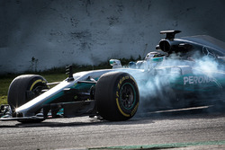 Valtteri Bottas, Mercedes AMG F1 W08 bloque une roue au freinage
