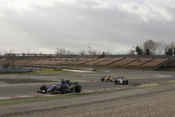 Marcus Ericsson, Sauber C36, devant Felipe Massa, Williams FW40 et Nico Hulkenberg, Renault Sport F1 Team RS17