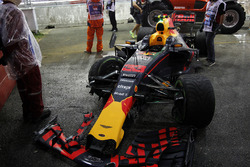 La voiture endommagée de Max Verstappen, Red Bull Racing RB13