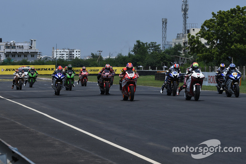 Aksi start Race 1 Asia Production 250cc