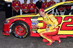 Pole sitter Joey Logano, Team Penske Ford