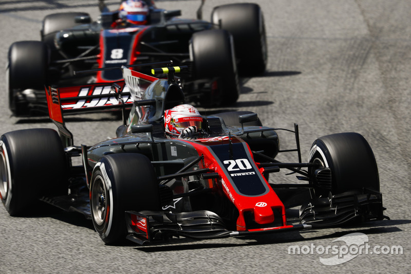 Kevin Magnussen, Haas F1 Team VF-17, Romain Grosjean, Haas F1 Team VF-17