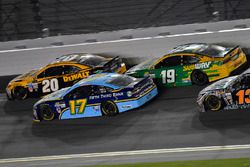 Matt Kenseth, Joe Gibbs Racing Toyota, Ricky Stenhouse Jr., Roush Fenway Racing Ford,, Daniel Suárez