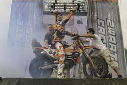 Winnaar Jeffrey Herlings op het podium