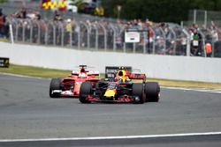 Sebastian Vettel, Ferrari SF70H y Max Verstappen, Red Bull Racing RB13